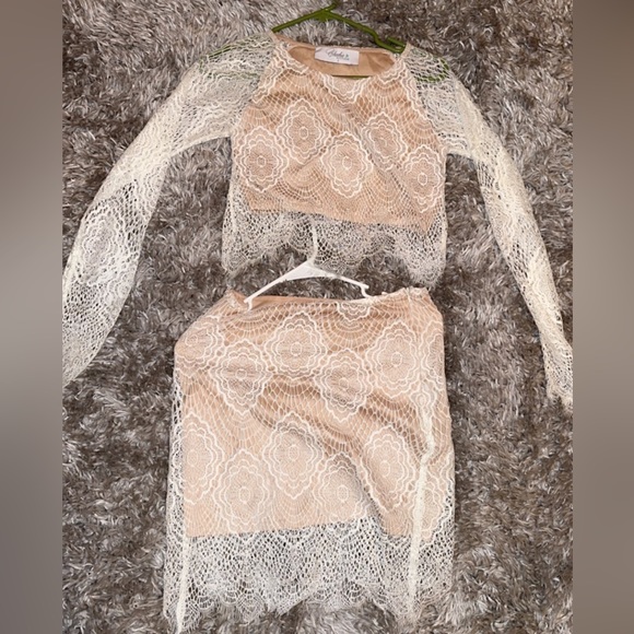 💕Two piece nude and white lace set top small skirt medium - Picture 5 of 6
